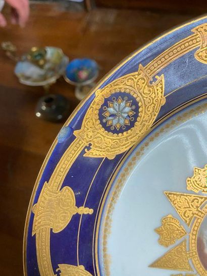 Assiette en porcelaine Sèvres daté 1846....