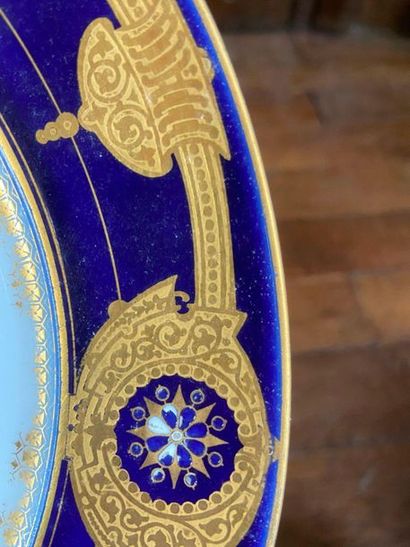 Assiette en porcelaine Sèvres daté 1846....