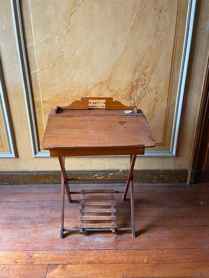 Petit bureau d'écolier en bois naturel

75...