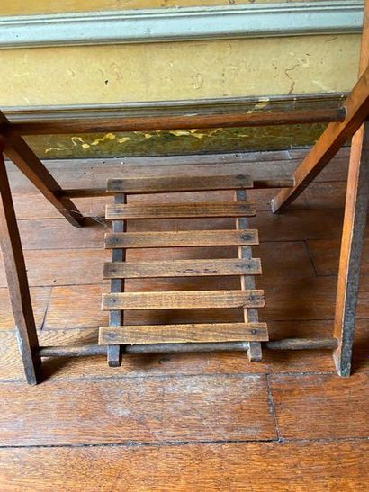 Petit bureau d'écolier en bois naturel

75...