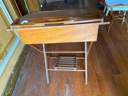 Petit bureau d'écolier en bois naturel

75...