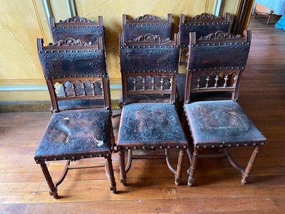 Suite de 6 chaises en bois mouluré et tourné,...