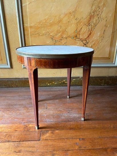 Table guéridon en bois et bois de placage,...