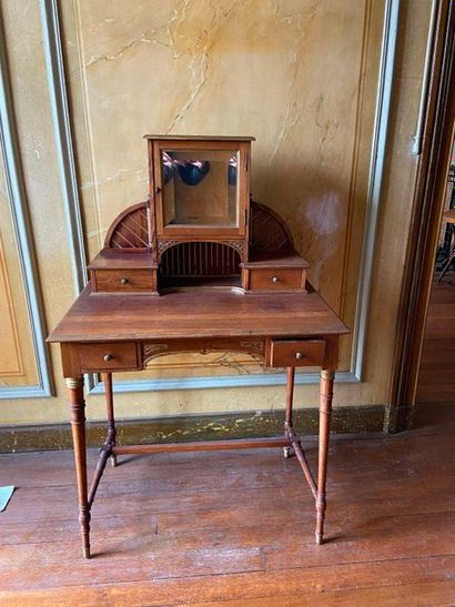 Bureau à gradin en bois naturel mouluré et...