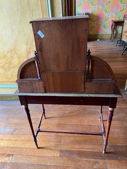 Bureau à gradin en bois naturel mouluré et...