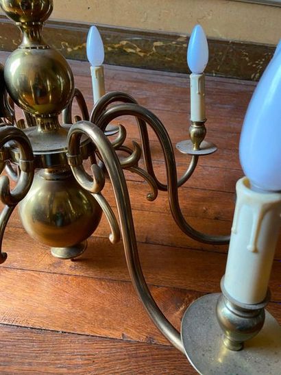 Lustre hollandais en laiton à 8 lumières

H...