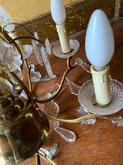 Lustre à 6 lumières à décor de pampilles

H...