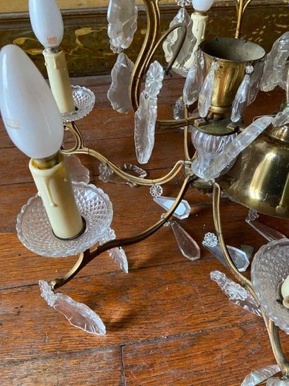 Lustre à 6 lumières à décor de pampilles

H...