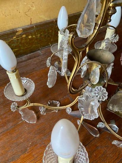 Lustre à 6 lumières à décor de pampilles

H...