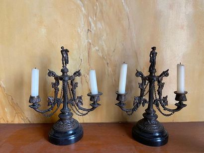 Paire de candélabres à deux lumières en bronze...