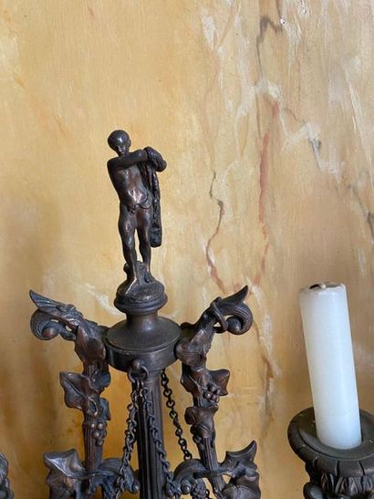 Paire de candélabres à deux lumières en bronze...