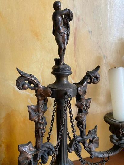 Paire de candélabres à deux lumières en bronze...