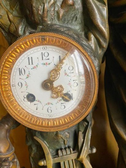 Pendule en régule, vestale et amour à la...