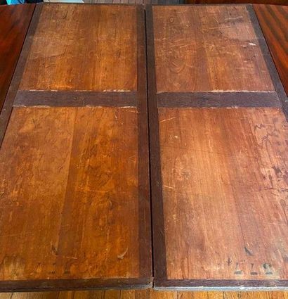 Table in mahogany and mahogany veneer, claw...
