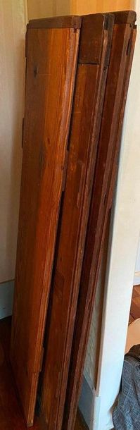Table in mahogany and mahogany veneer, claw...