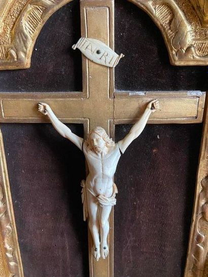 Christ dans son cadre cintré

H : 44 cm

(vendu...