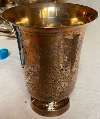 Large tulip-shaped timpani on a 950°/°° silver...