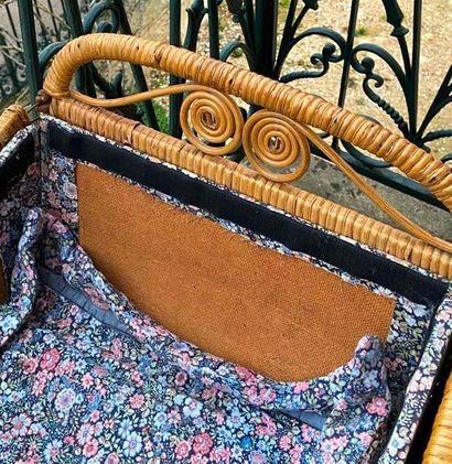 Cradle in wood and wicker

(sold as is)

(LOT...