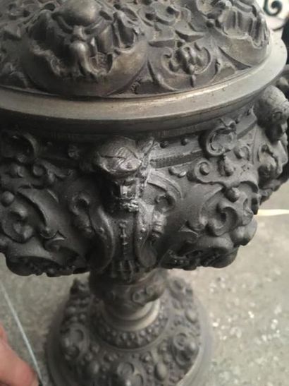Oil lamp with a decoration of thermal baths...