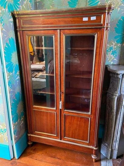 Louis XVI style display case with brass fillets...