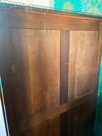Louis XVI style display case with brass fillets...