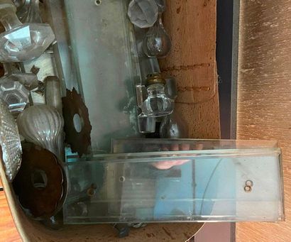 Lot of glassware: door handles, plates, caps,...