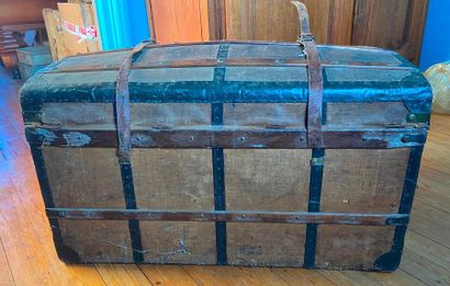 Travel trunk as is

H: 46 cm

86 x 48 cm...