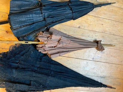Set of 3 umbrellas

(sold as is)