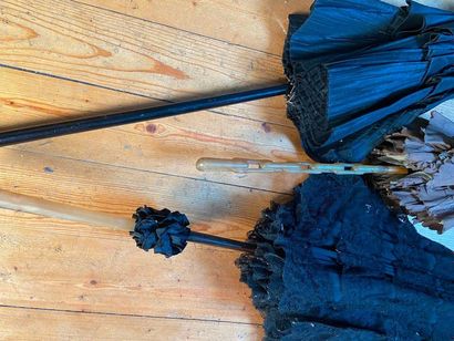 Set of 3 umbrellas

(sold as is)