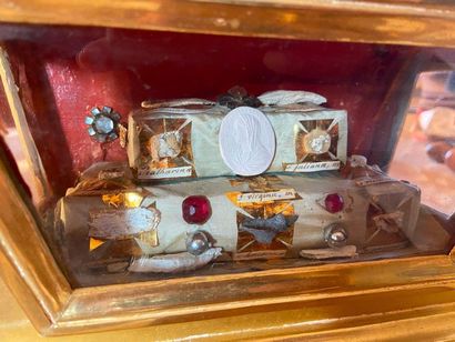 Religious lot including a reliquary showcase,...