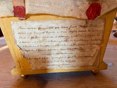 Religious lot including a reliquary showcase,...