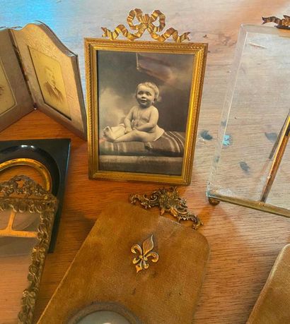 Set of frames and small miniatures

(sold...