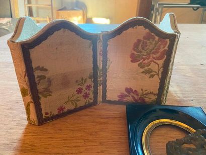 Set of frames and small miniatures

(sold...