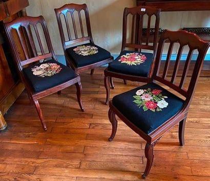 Suite of four chairs in mahogany and mahogany...