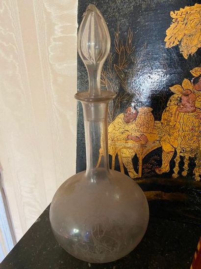 Lot comprenant un panneau laqué à décor chinoisant,...