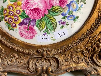 Painted plate with floral decoration

46...