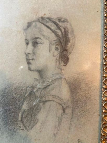 Set of 2 boxes 

Portrait of a young girl,...