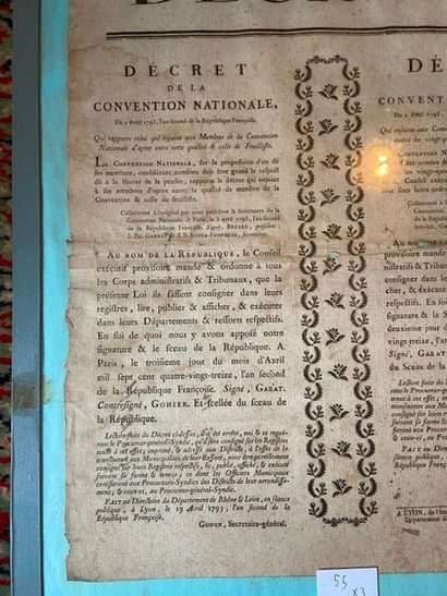 Deux encadrés Décret de la convention nationale

On...