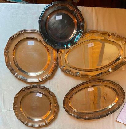 CHRISTOFLE

Ensemble de 5 plats en métal...