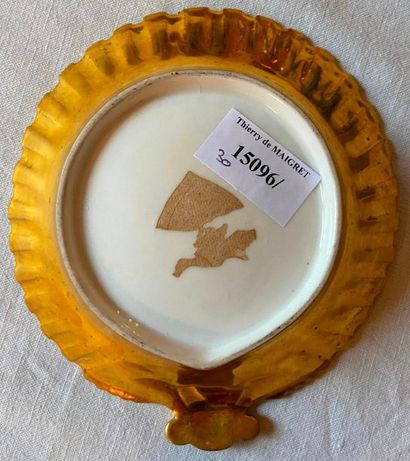 Tasse et sa sous tasse en porcelaine de Paris...