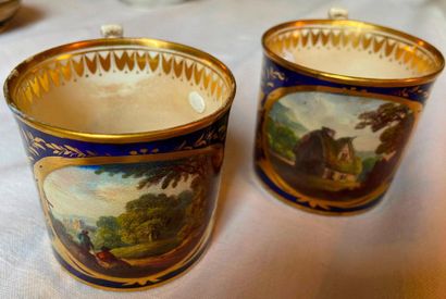 Ensemble important de tasses et sous-tasse,...