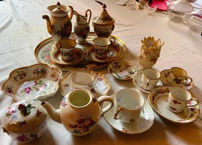 Ensemble en porcelaine comprenant un ensemble...