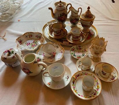 Ensemble en porcelaine comprenant un ensemble...