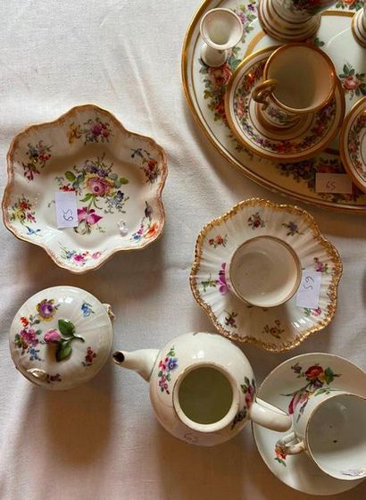 Ensemble en porcelaine comprenant un ensemble...