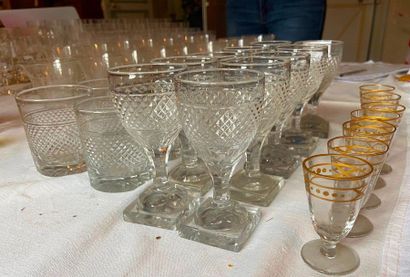 Service en cristal à décor de pointes de...