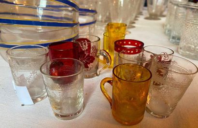 DAUM Nancy, suite de 5 verres à eau en verre.

On...