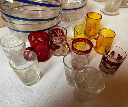 DAUM Nancy, suite de 5 verres à eau en verre.

On...