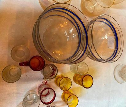 DAUM Nancy, suite de 5 verres à eau en verre.

On...