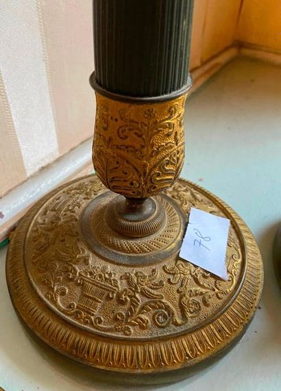 Lot de deux paires de bougeoirs, à décor...