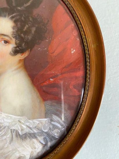 Miniature ovale - XIXème

Femme dans sa robe...